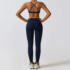 Conjunto Fitness com Top Vazado e Legging Cintura Alta