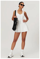 Vestido Esportivo com Saia Plissada