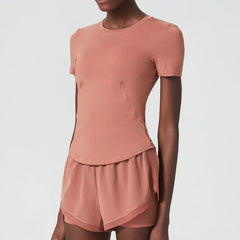 Conjunto Esportivo com Camiseta Cropped e Short com Forro