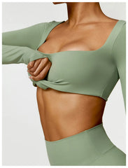 Conjunto Fitness com Top Ombro Reto e Short Cintura Alta