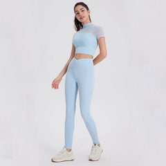 Conjunto Fitness com Blusa Manga Curta em Tule e Legging