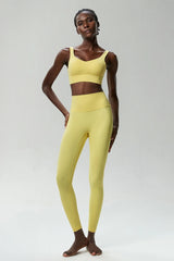 Conjunto Fitness com Top Liso e Legging Encorpada