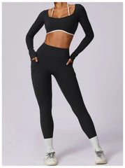 Blusa Fitness Manga Longa com Recorte Frontal e Costas Vazadas