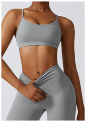 Conjunto Fitness com Top Vazado e Legging Cintura Alta