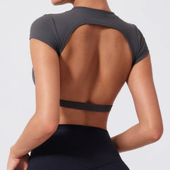 Cropped Fitness com Costas Abertas e Manga Curta – Alça Fixa e Estilo Bold