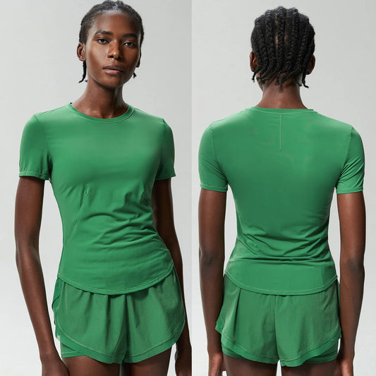 Conjunto Esportivo com Camiseta Cropped e Short com Forro