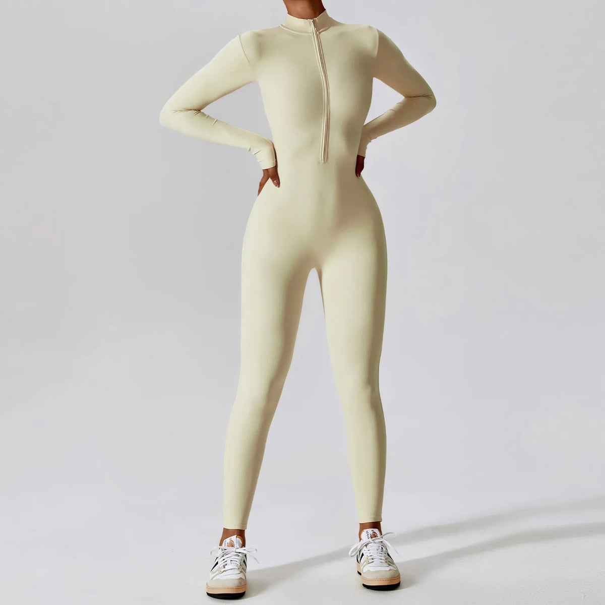 Macacão Fitness com Fechamento Frontal e Manga Longa