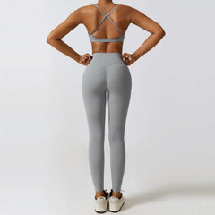 Conjunto Fitness com Top Vazado e Legging Cintura Alta
