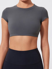 Cropped Fitness com Costas Abertas e Manga Curta – Alça Fixa e Estilo Bold