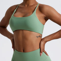 Top Fitness com Amarração Cruzada e Alças Finas
