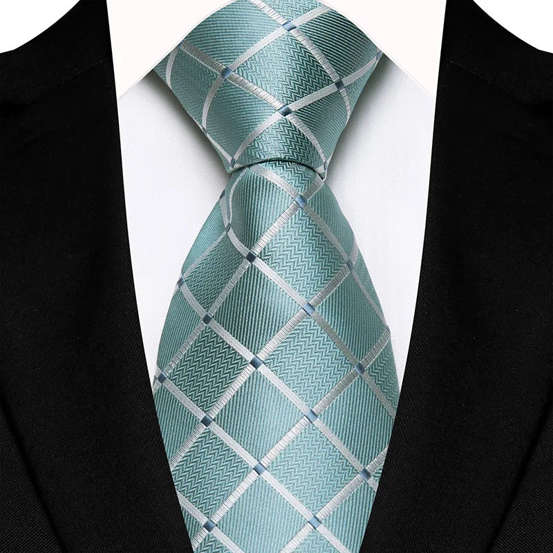 Gravata Masculina com Design Floral e Geométrico