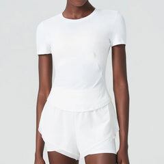Conjunto Esportivo com Camiseta Cropped e Short com Forro