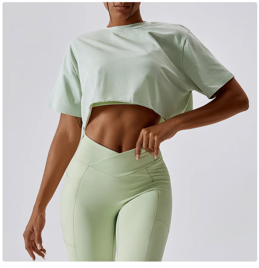 Cropped Fitness com Manga Curta e Caimento Solto