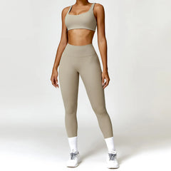 Conjunto Fitness com Cropped Manga Longa e Legging