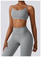 Conjunto Fitness com Top Vazado e Legging Cintura Alta