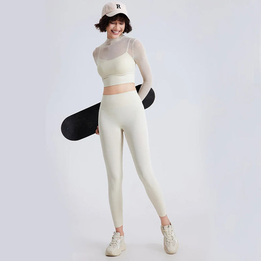 Conjunto Fitness com Manga Longa e Recortes em Tule