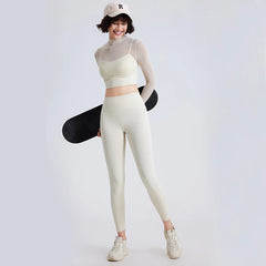 Conjunto Fitness com Manga Longa e Recortes em Tule