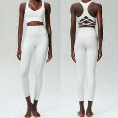 Conjunto Fitness com Top Vazado nas Costas e Legging Modeladora