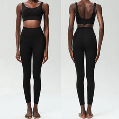 Conjunto Fitness com Top Liso e Legging Encorpada