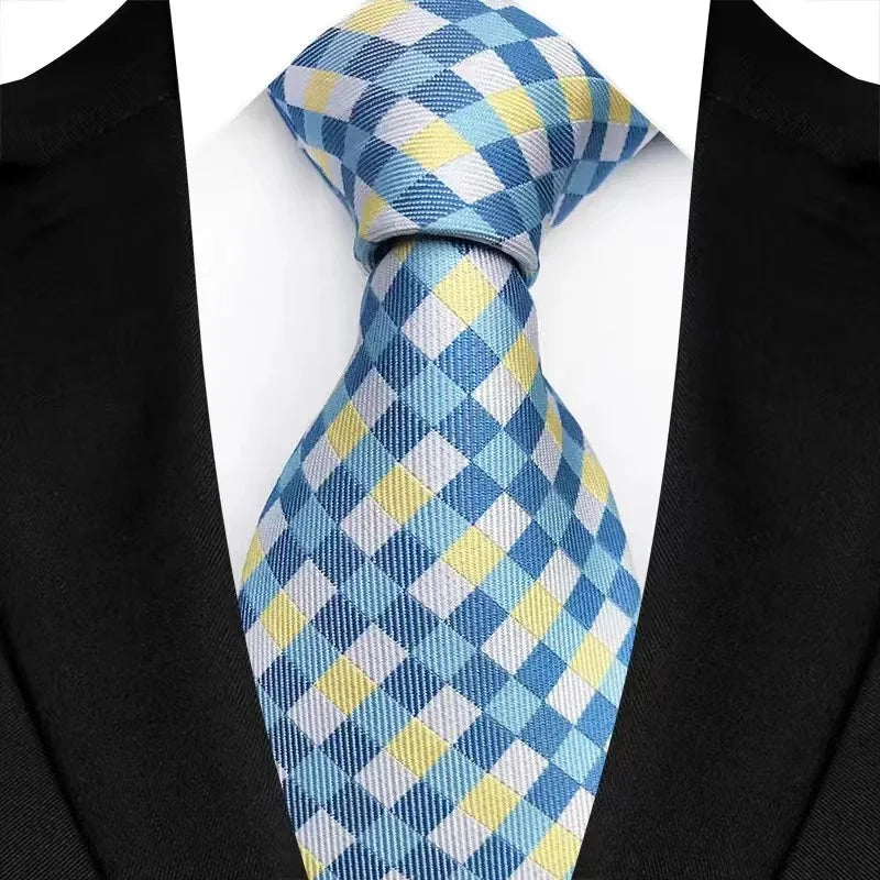 Gravata Masculina com Design Floral e Geométrico