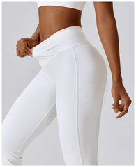 Calça Flare Fitness com Cintura Alta em V