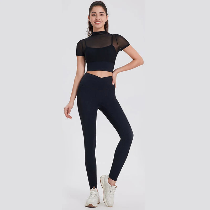 Conjunto Fitness com Blusa Manga Curta em Tule e Legging