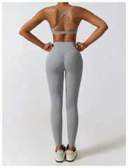 Conjunto Fitness com Top Vazado e Legging Cintura Alta