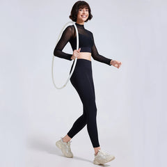 Conjunto Fitness com Manga Longa e Recortes em Tule
