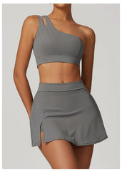 Conjunto Fitness Ombro Único com Saia Shorts