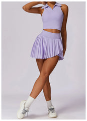 Conjunto Fitness com Cropped Gola Polo e Saia Shorts Plissada