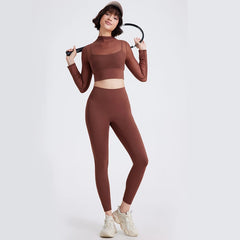 Conjunto Fitness com Manga Longa e Recortes em Tule
