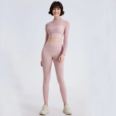 Conjunto Fitness com Manga Longa e Recortes em Tule