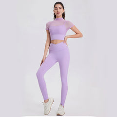Conjunto Fitness com Blusa Manga Curta em Tule e Legging
