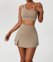 Conjunto Fitness Feminino com Top Ombro Só e Saia com Shorts